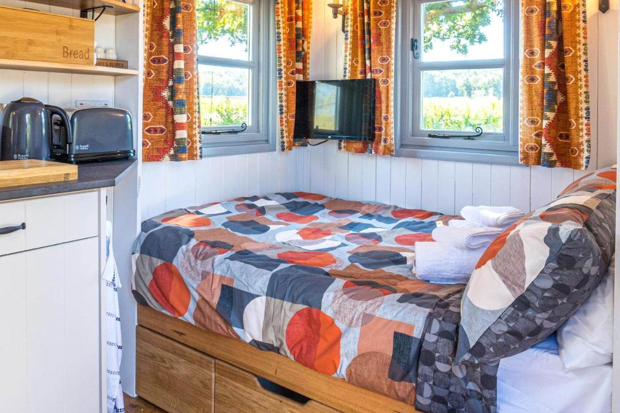 The Hideaway Hut - 1 Bed Shepherds Hut - ヘレフォード エクステリア 写真
