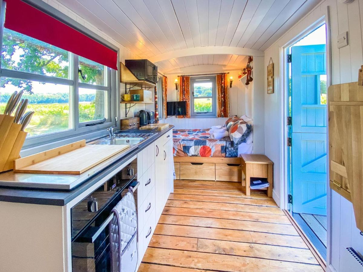 The Hideaway Hut - 1 Bed Shepherds Hut - Herefordアパートメント エクステリア 写真