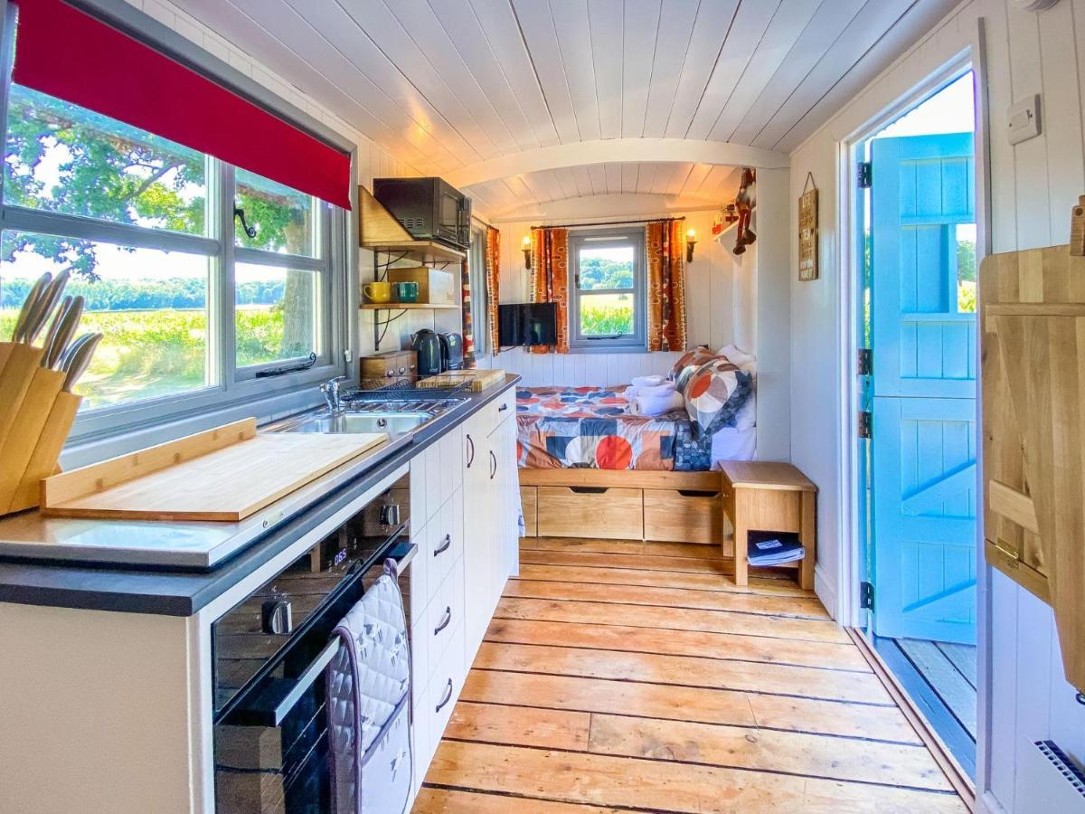 The Hideaway Hut - 1 Bed Shepherds Hut - ヘレフォード エクステリア 写真