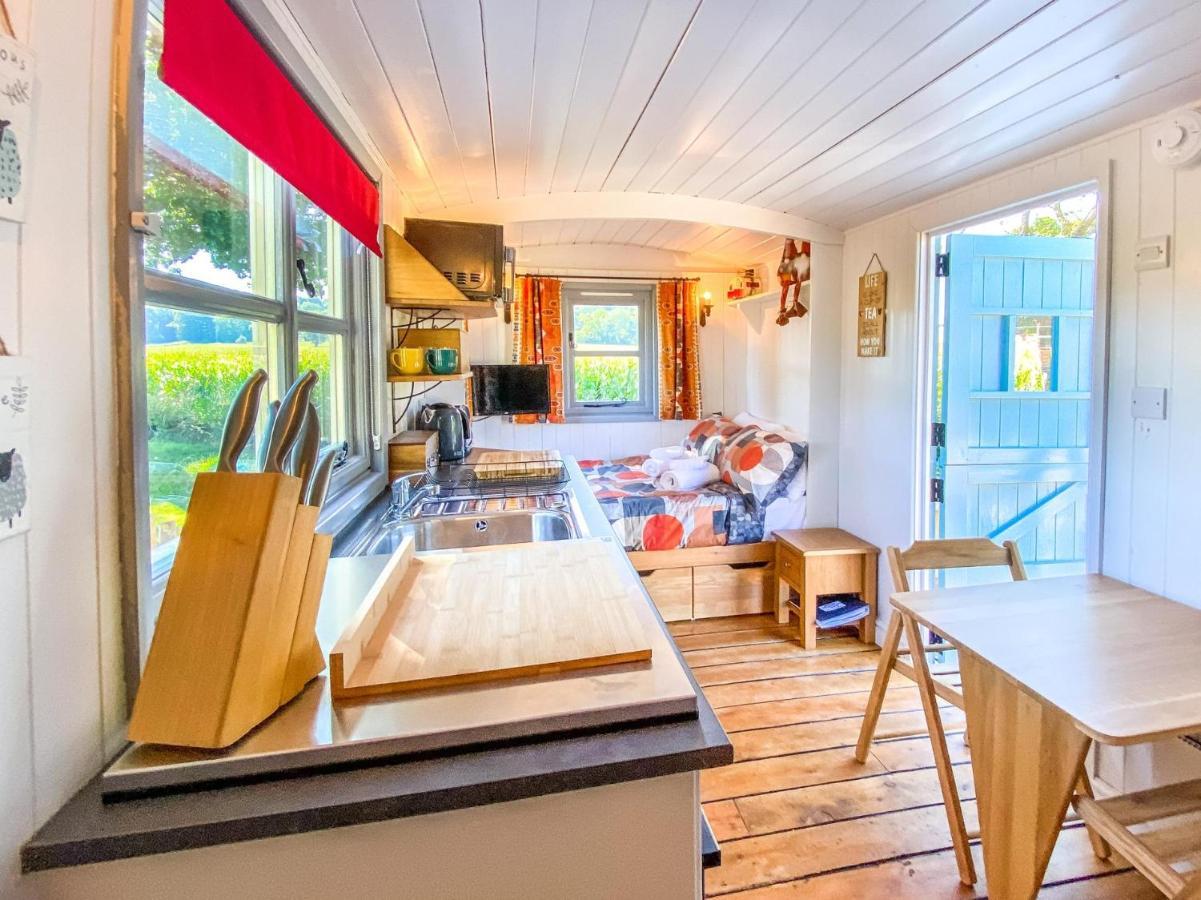 The Hideaway Hut - 1 Bed Shepherds Hut - ヘレフォード エクステリア 写真