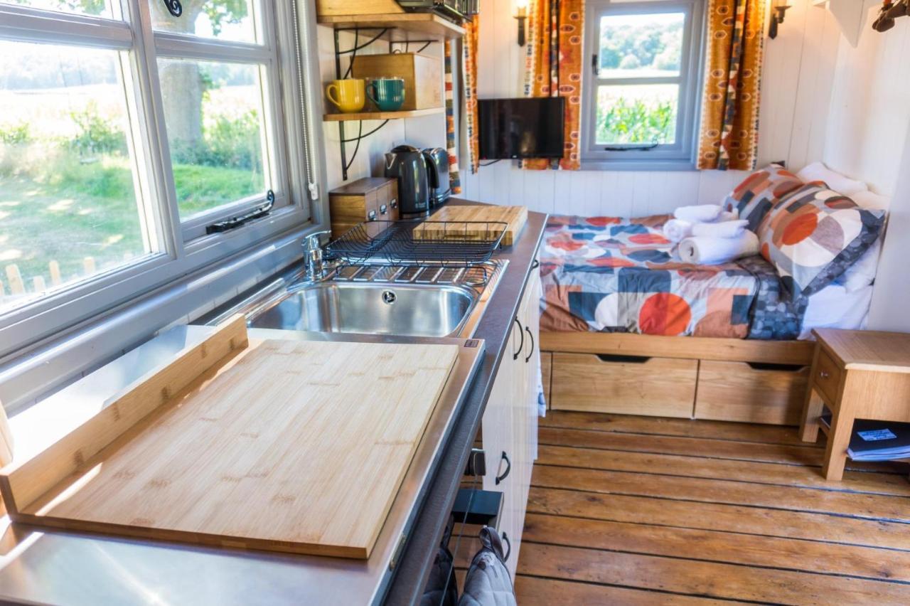 The Hideaway Hut - 1 Bed Shepherds Hut - ヘレフォード エクステリア 写真