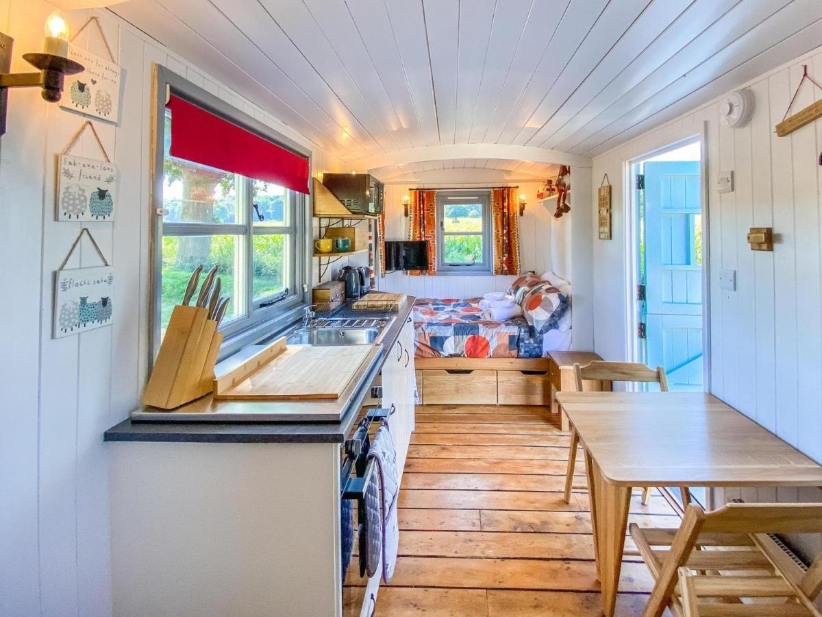 The Hideaway Hut - 1 Bed Shepherds Hut - ヘレフォード エクステリア 写真