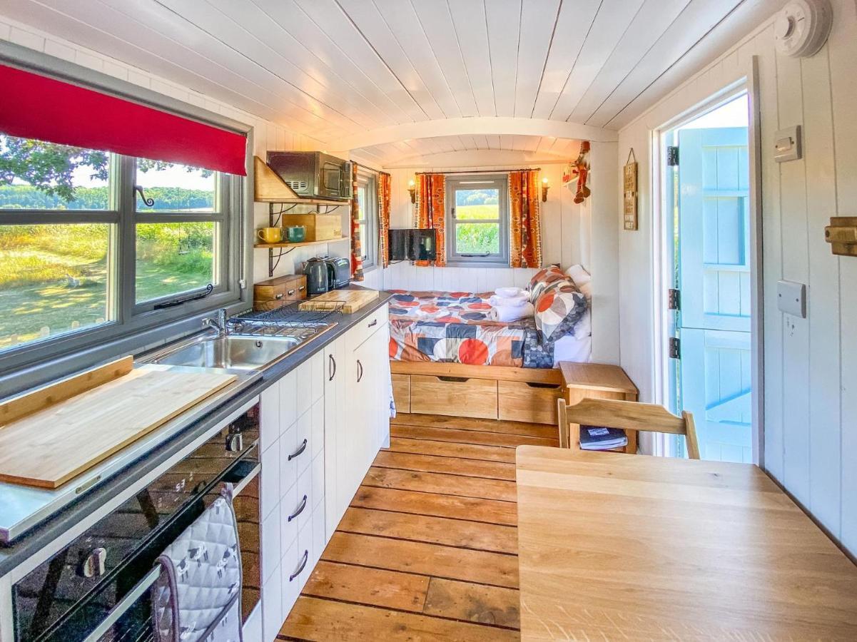 The Hideaway Hut - 1 Bed Shepherds Hut - ヘレフォード エクステリア 写真