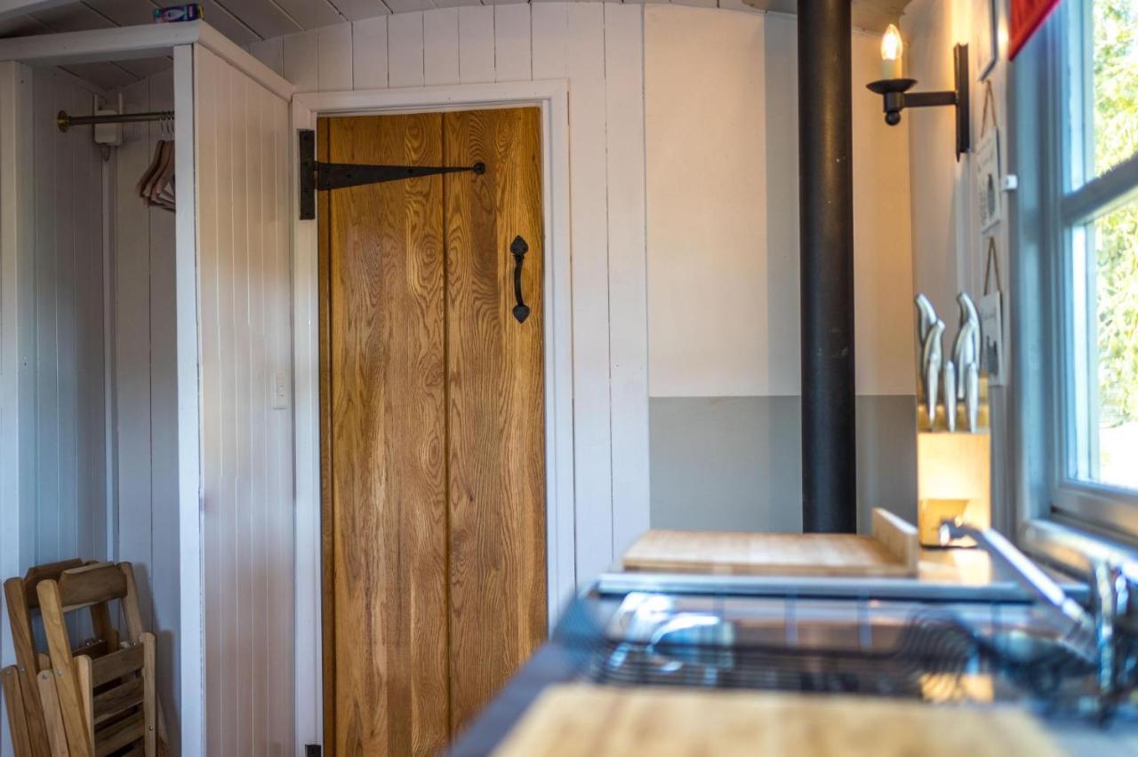 The Hideaway Hut - 1 Bed Shepherds Hut - ヘレフォード エクステリア 写真